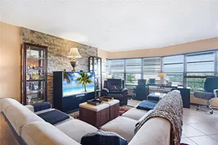 2500 NE 48th Ln, Fort Lauderdale, FL 33308 - Photo 13