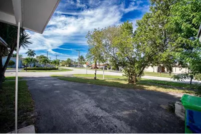 9370 NW 25th Ct, Sunrise, FL 33322 - Photo 5