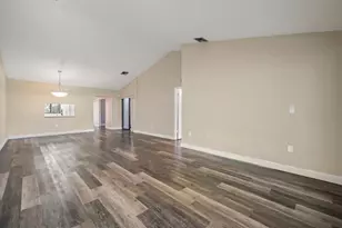 370 Fairway Cir, Weston, FL 33326 - Photo 7