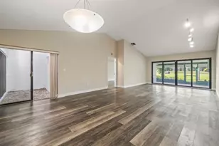 370 Fairway Cir, Weston, FL 33326 - Photo 5