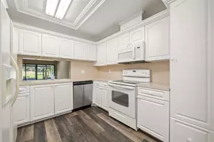 370 Fairway Cir, Weston, FL 33326 - Photo 17