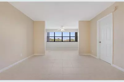 10101  Sunrise Lakes Blvd, Unit #410, Sunrise, FL 33322 - Photo 11