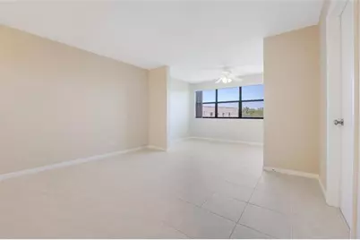 10101  Sunrise Lakes Blvd, Unit #410, Sunrise, FL 33322 - Photo 13