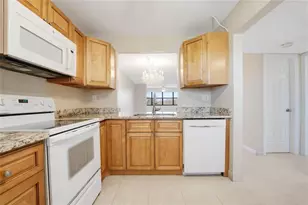 10101 Sunrise Lakes Blvd, Sunrise, FL 33322 - Photo 7