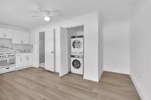 41 Miami Gardens Rd, West Park, FL 33023 - Photo 9