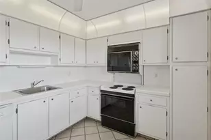 3960 Oaks Clubhouse Dr, Pompano Beach, FL 33069 - Photo 5