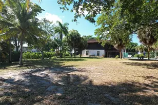 444 Pine Cir, Boca Raton, FL 33432 - Photo 41