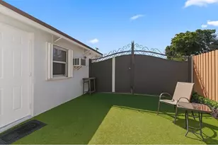 31 Miami Gardens Rd, West Park, FL 33023 - Photo 15