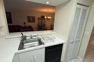 2334 S Cypress Bend Dr, Pompano Beach, FL 33069 - Photo 9