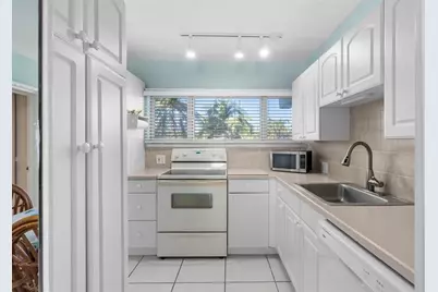 500 SE 21st Ave, Unit #308, Deerfield Beach, FL 33441 - Photo 9