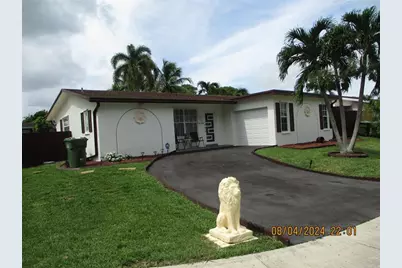 9330 NW 10th St, Pembroke Pines, FL 33024 - Photo 1