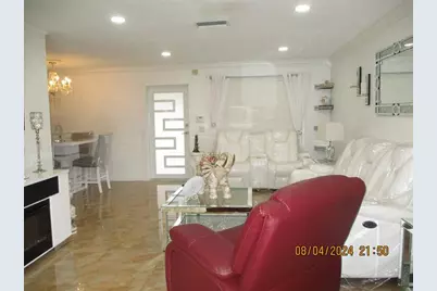 9330 NW 10th St, Pembroke Pines, FL 33024 - Photo 3