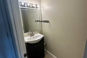 17911 NW 68th Ave, Hialeah, FL 33015 - Photo 7