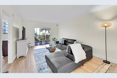 2731 NE 14th St Cswy, Unit #421, Pompano Beach, FL 33062 - Photo 9