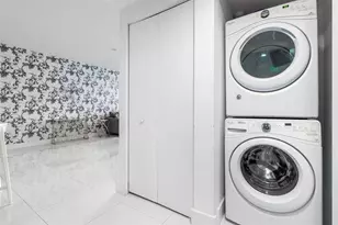 488 NE 18th St, Miami, FL 33132 - Photo 17