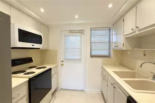 2451 SW 82nd Ave, Davie, FL 33324 - Photo 3