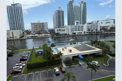 600  Parkview Dr, Unit #826, Hallandale Beach, FL 33009 - Photo 1