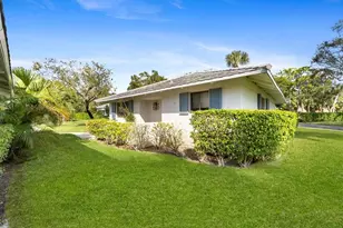 842 Club Dr, Palm Beach Gardens, FL 33418 - Photo 5