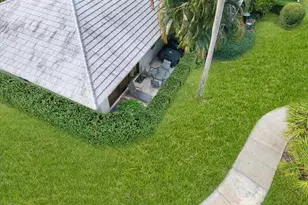 842 Club Dr, Palm Beach Gardens, FL 33418 - Photo 27