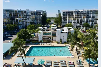 1000  Parkview Dr, Unit #925, Hallandale Beach, FL 33009 - Photo 31