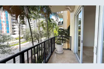 642  Valencia, Unit #305, Coral Gables, FL 33134 - Photo 9