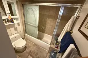 3375 N Country Club Dr, Miami, FL 33180 - Photo 21