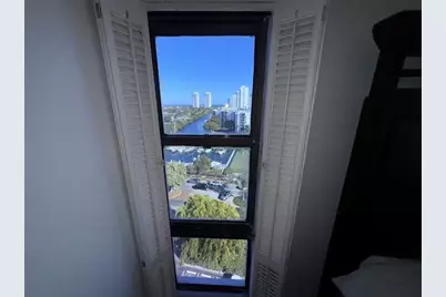 3375 N Country Club Dr, Unit #1005, Miami, FL 33180 - Photo 23