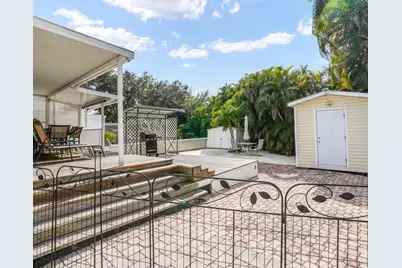 1911 SW 87th Ter, Davie, FL 33324 - Photo 11