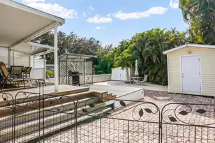 1911 SW 87th Terrace, Davie, FL 33324 - Photo 11