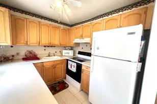 84 Markham E, Deerfield Beach, FL 33442 - Photo 3