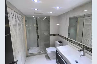 19707  Turnberry Way, Unit #8L, Miami, FL 33180 - Photo 13