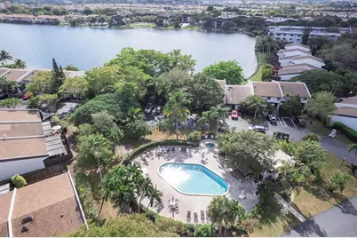 558 NE 199th Ter, Miami, FL 33179 - Photo 33