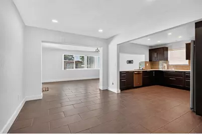 9720 NW 4 St, Pembroke Pines, FL 33024 - Photo 9