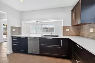 9720 NW 4th St, Pembroke Pines, FL 33024 - Photo 7