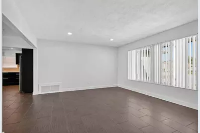 9720 NW 4 St, Pembroke Pines, FL 33024 - Photo 11