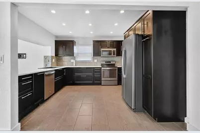 9720 NW 4 St, Pembroke Pines, FL 33024 - Photo 5