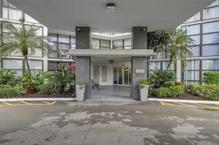 1000 Parkview Dr, Hallandale Beach, FL 33009 - Photo 3