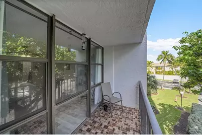 1000  Parkview Dr, Unit #306, Hallandale Beach, FL 33009 - Photo 17