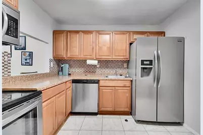 1000  Parkview Dr, Unit #306, Hallandale Beach, FL 33009 - Photo 9