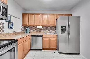 1000 Parkview Dr, Hallandale Beach, FL 33009 - Photo 9