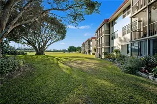 9520 S Hollybrook Lake Dr, Pembroke Pines, FL 33025 - Photo 15