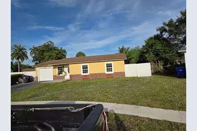 405 SW 79th Ter, North Lauderdale, FL 33068 - Photo 7