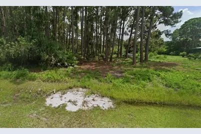 12203  Chamberlain Blvd, Other City - In The State Of Florida, FL 33953 - Photo 3