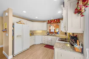 6809 SE Yorktown Dr, Hobe Sound, FL 33455 - Photo 7