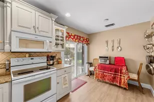 6809 SE Yorktown Dr, Hobe Sound, FL 33455 - Photo 9