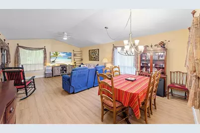 6809 SE Yorktown Dr, Hobe Sound, FL 33455 - Photo 19