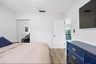 561 NE 61st St, Oakland Park, FL 33334 - Photo 17