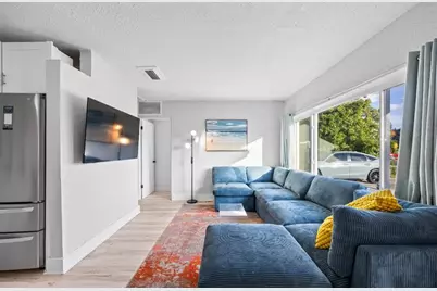 561 NE 61st St, Oakland Park, FL 33334 - Photo 5