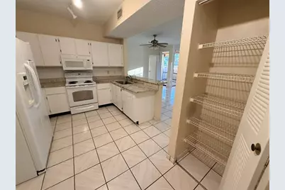12060 NW 11th St, Unit #12060, Pembroke Pines, FL 33026 - Photo 9