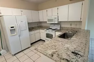 12060 NW 11th St, Pembroke Pines, FL 33026 - Photo 11